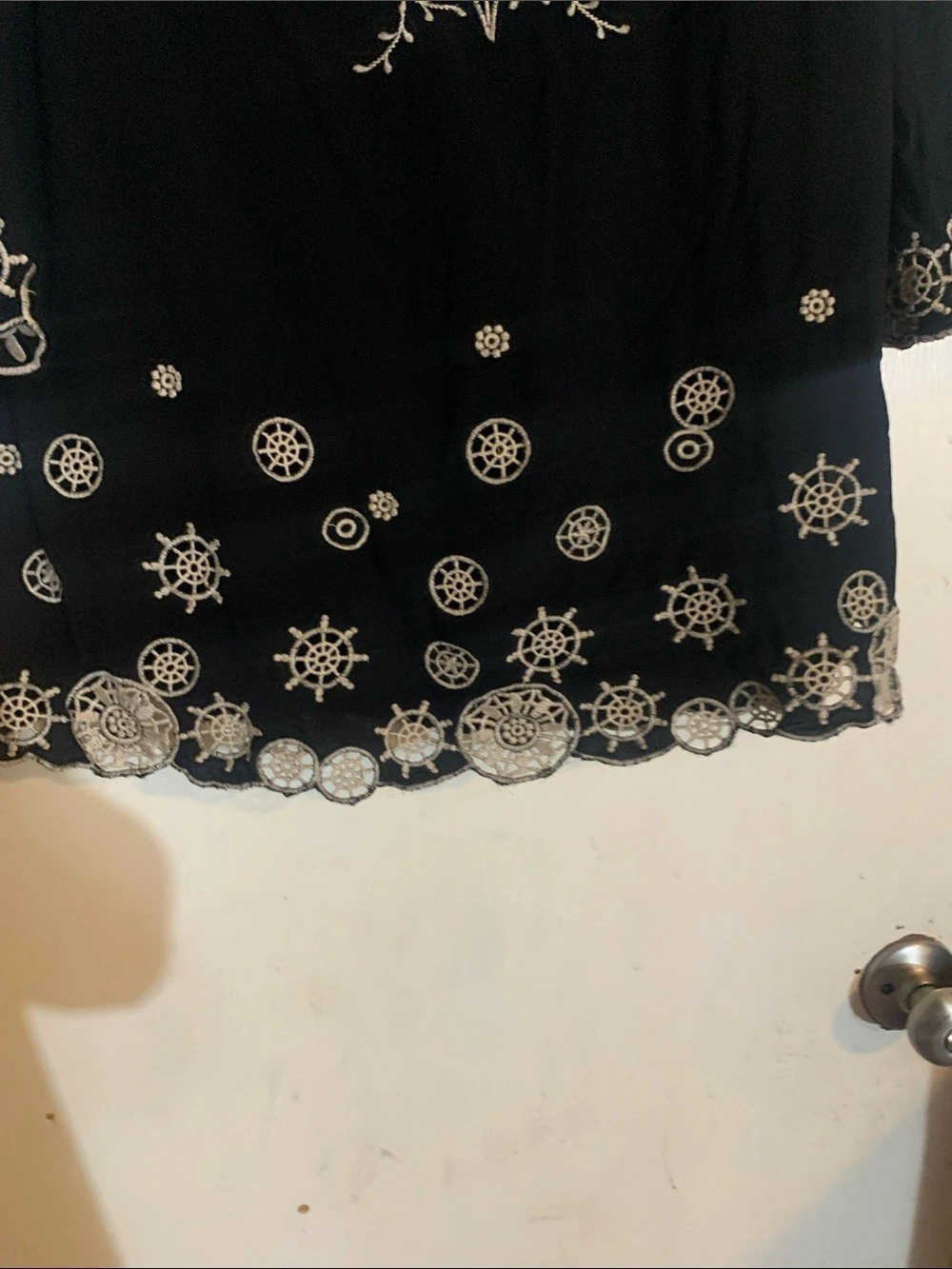 Solitaire Embroidered Tunic in Black & Gold Size Small - Picture 4 of 7